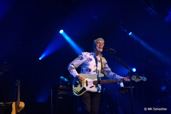 Graham Gouldman - bass guitars, electric guitar, acoustic guitar, vocals