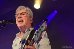 Graham Gouldman - bass guitars, electric guitar, acoustic guitar, vocals