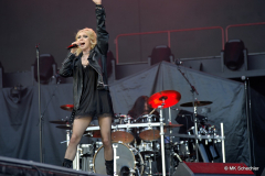 Support: Bevor AC/DC die Bühne betrat, sorgte \"The Pretty Reckless\" um Sängerin Taylor Momsen für das perfekte Vorglühen.