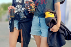 Gespannte Fans kurz vor dem Auftritt AC/DC