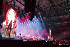 Amy Macdonald und das Antwerp Philharmonic Orchestra und den Chor Fine Fleur unter der Leitung der Dirigentin Alexandra Arrieche