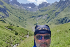 Unser Redakteur MK Schechler mit dem Tal zur Roggspitze hin