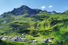 Das Ziel vor Augen: Zürs am Arlberg. Ende unseres Trailabschnittes an diesem Tag