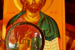 Zur Einstimmung eine griechisch-orthodoxe Messe in einer kleiner Bergkirche