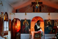Zur Einstimmung eine griechisch-orthodoxe Messe in einer kleiner Bergkirche