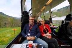 Unser Redakteursteam im großzügigen Panoramawagen