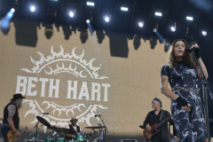 Beth Hart und Band bei den Jazzopen Stuttgart 2023
