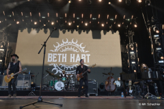 Beth Hart und Band bei den Jazzopen Stuttgart 2023