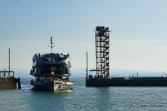 Das größte Schiff auf dem Bodensee, die MS Sonnenkönigin, fährt in den Hafen ein