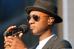 Den zweiten Part übernimmt Aloe Blacc