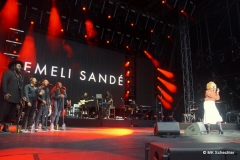 Emili Sandé und Band
