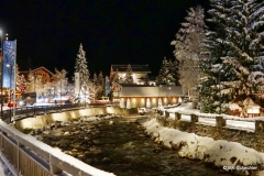 Und unten wartet das winterliche Lech am Arlberg.