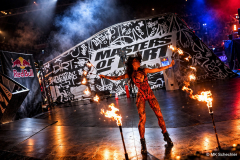 0_Feuerkuenstlerin-bei-Masters-of-Dirt2