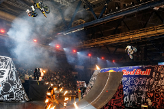 0_Motocross-und-Feuerschow-in-der-Arena
