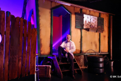 Die aktuelle Show CIRQUE im Friedrichsbau-Varieté endet bald. Unser Redakteur in der Bühnendekoration