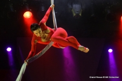 Neue Show "Grand Revue" im Friedrichsbau-Varieté Stuttgart | Anastasiia Potorochenko – Kontorsion und Aerial-Silks