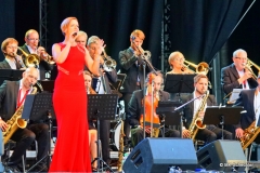 Den Abend eröffneten Sigrun Schumacher & Wüste Welle BIG BAND feat. Marko Mebus