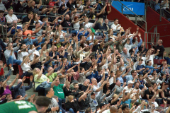 Doch nicht nur die Spieler auf dem Feld waren Teil der Show - auch der Schiedsrichter und das Publikum wurden in das Geschehen einbezogen und sorgten für zahlreiche Lacher und eine ausgelassene Stimmung in der Arena.