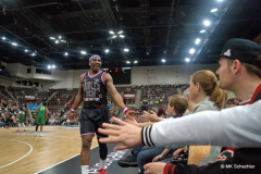 Doch nicht nur die Spieler auf dem Feld waren Teil der Show - auch der Schiedsrichter und das Publikum wurden in das Geschehen einbezogen und sorgten für zahlreiche Lacher und eine ausgelassene Stimmung in der Arena.