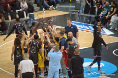 Doch nicht nur die Spieler auf dem Feld waren Teil der Show - auch der Schiedsrichter und das Publikum wurden in das Geschehen einbezogen und sorgten für zahlreiche Lacher und eine ausgelassene Stimmung in der Arena.