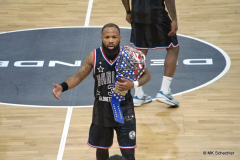 Die Globetrotters brachten nicht nur ihr beeindruckendes Basketball-Können aufs Parkett, sondern begeisterten das Publikum auch mit ihren humorvollen Slapstick-Einlagen.