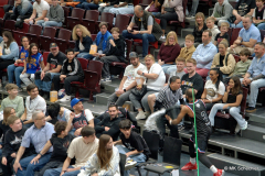 Doch nicht nur die Spieler auf dem Feld waren Teil der Show - auch der Schiedsrichter und das Publikum wurden in das Geschehen einbezogen und sorgten für zahlreiche Lacher und eine ausgelassene Stimmung in der Arena.