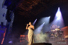 Jorja Smith und Band