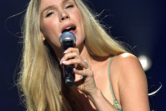 DS309558_Radiant-001