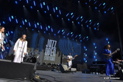 Judith Hill und Band