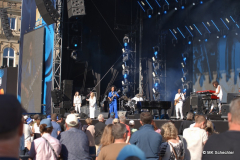 Judith Hill und Band