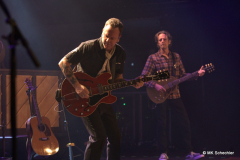 Kiefer Sutherland mit Band