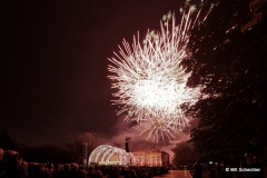 Zum krönenden Abschluss zauberten die Pyrotechniker zu den Klängen von Maurice Ravels berühmtem »Bolero« ein lange sanft startendes, später voluminöses Feuerwerk in den Nachthimmel über dem Seeschloss Monrepos.