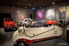 Mikro-Cars der Kunst von Romulo Kuranyi gegenübergestellt