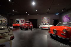 Mikro-Cars der Kunst von Romulo Kuranyi gegenübergestellt