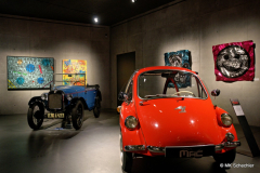 Mikro-Cars der Kunst von Romulo Kuranyi gegenübergestellt