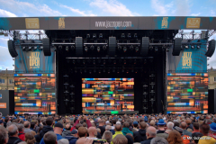 Ein multimedialer Rausch aus Klang, Code und Kult