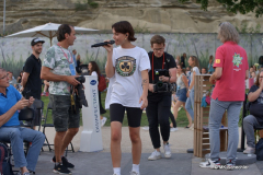 Das Konzert beginnt mit einem Bad in der Menge von Lotte