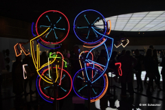 Impressionen der Vernissage mit Robert Rauschenberg, „Riding Bikes“, 1998
