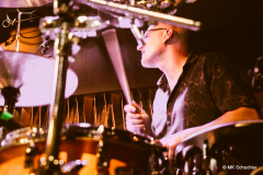 Ric Elsworth (Schlagzeug, Percussion)