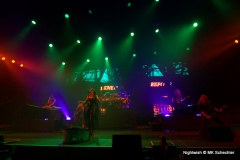 Nightwish fegte über Stuttgart. In bester Walküren-Manier präsentierte die Band Hits aus zwei Dekaden