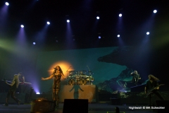 Nightwish fegte über Stuttgart. In bester Walküren-Manier präsentierte die Band Hits aus zwei Dekaden