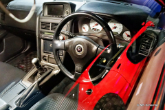 Nissan Skyline GT-R | R34 V-Spec Motor:   2,6 Liter-Reihensechszylinder Twin-Turbo (RB26DETT) Baujahr:   1999 Leistung:  offiziell 280 PS (tatsächlich ~320 PS) Special:  Super HICAS-Allradlenkung Midnight Purple-Lackierung