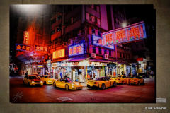 Foto "Yellow Hondas in Hong Kong  in the only Spot left with real Neon Signs" © Larry Chen, Hängung im MAC