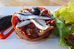 Restaurant „La Table du Mas“, salzig-würzige Sardellen auf Oliven, Gemüse 