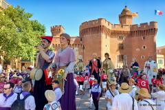 Umzug der "Giganten" vor dem Castillet