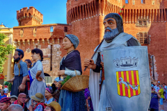 Umzug der "Giganten" vor dem Castillet