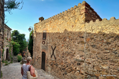 Castelnou, durch die Gassen