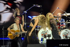 You Shook Me All Night Long (AC/DC Cover, singen Anastacia und Linda Teodosiu)