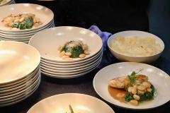 Im Porsche Tunnel Club erwartet die Gäste ein gehobenes gastronomisches Angebot, das von Spitzenkoch Michael Wilhelmer und „Cannstatt kocht by Aramark“ kuratiert wird. 