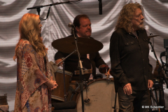 Robert Plant und Alison Krauss, im Hintergrund Jay Bellerose